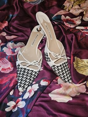 Manolo Blahnik Black & White Houndstooth Pointed Bow Mules